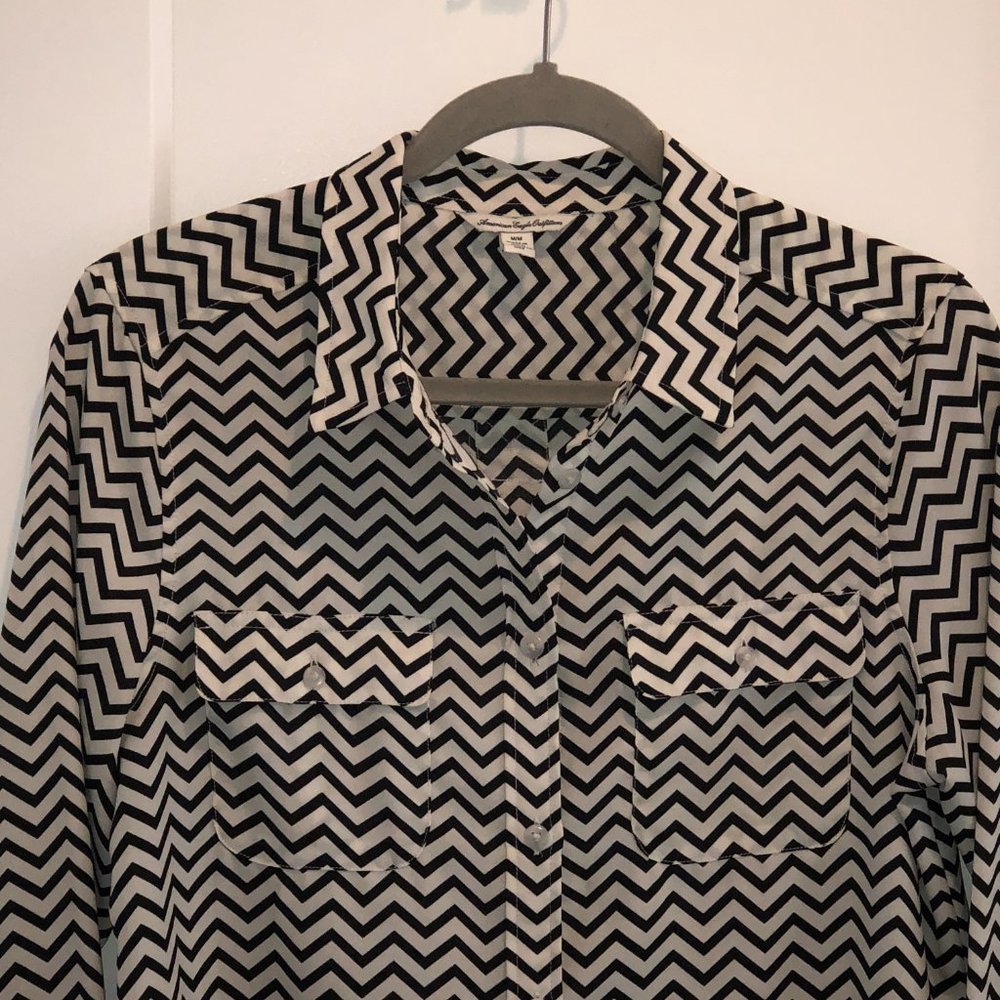 American Eagle Fabulous & Chic Button Down Top Blouse Sz M - Picture 2 of 4